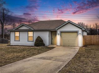 1005 SW Blue Branch Dr, Grain Valley, MO 64029