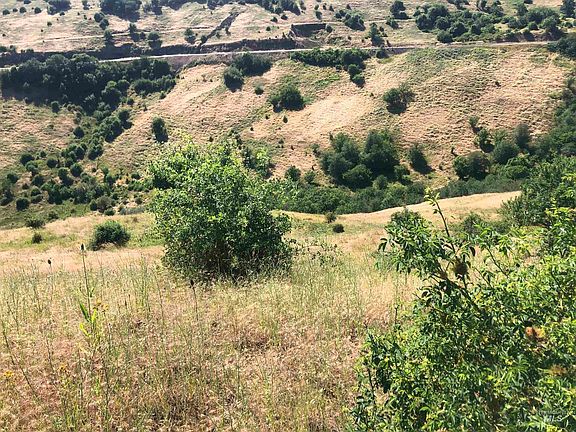 3rd image of 608 Kidder Ridge Rd