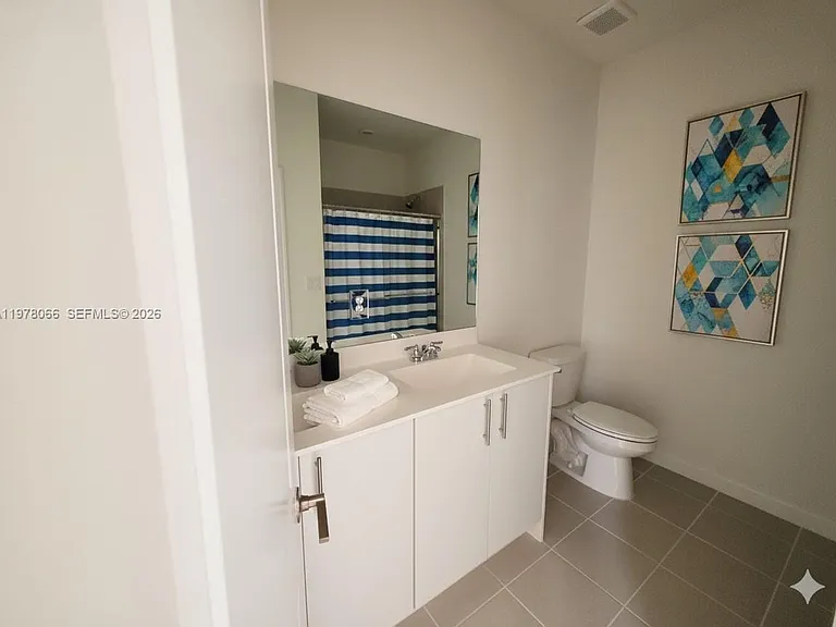 300 SE 10th Ct #300 — Photo 10