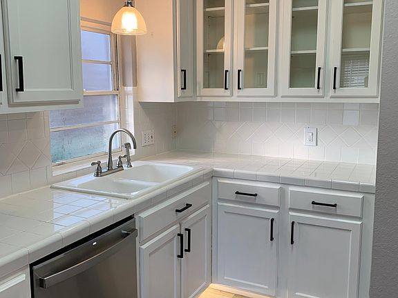 5th image of 130 Katherine Ct APT 2