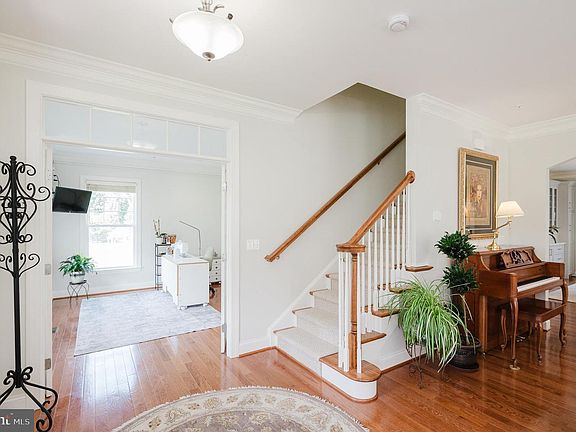 3rd image of 207 Thomas White Blvd