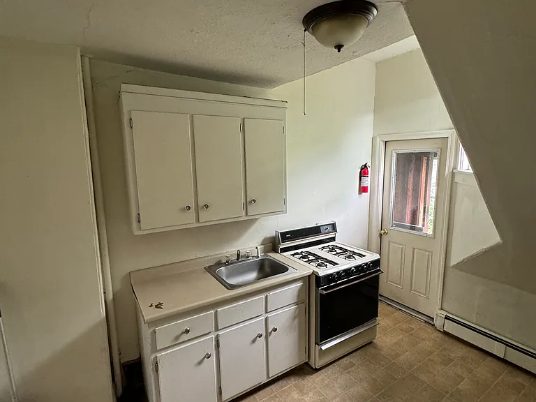 9-11 Mechanic St #6 — Photo 4