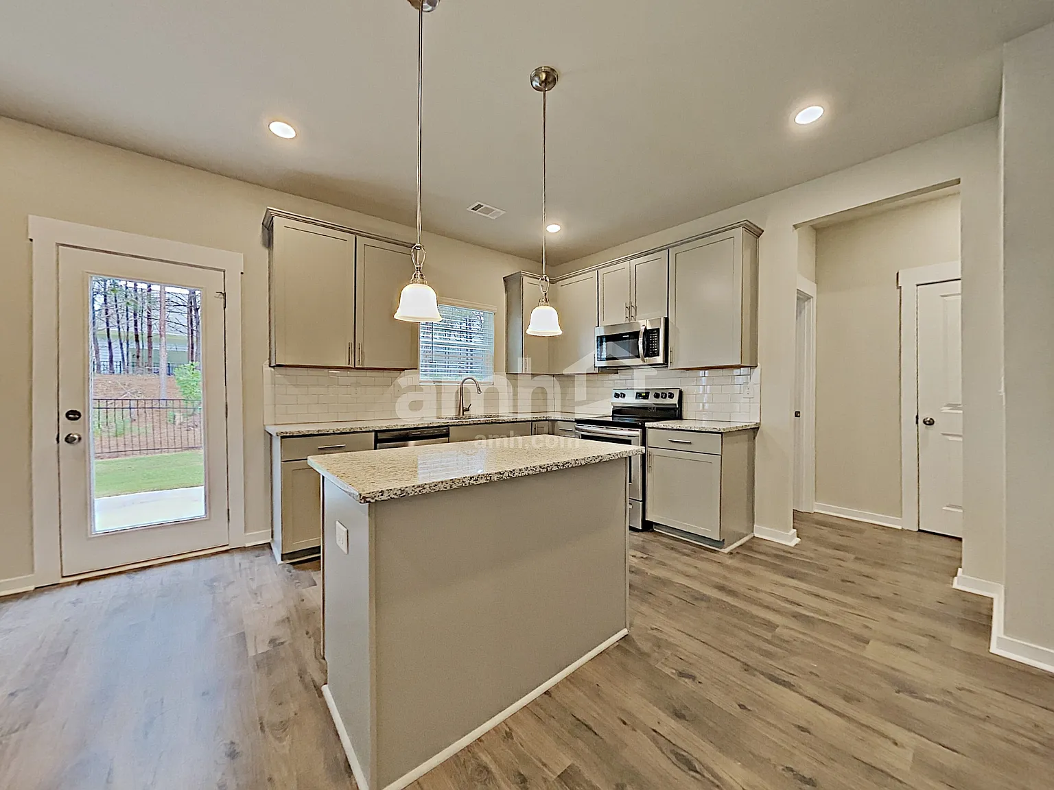 4 bed, 2.5 bath, 1941 sqft, $2,170 — Photo 3