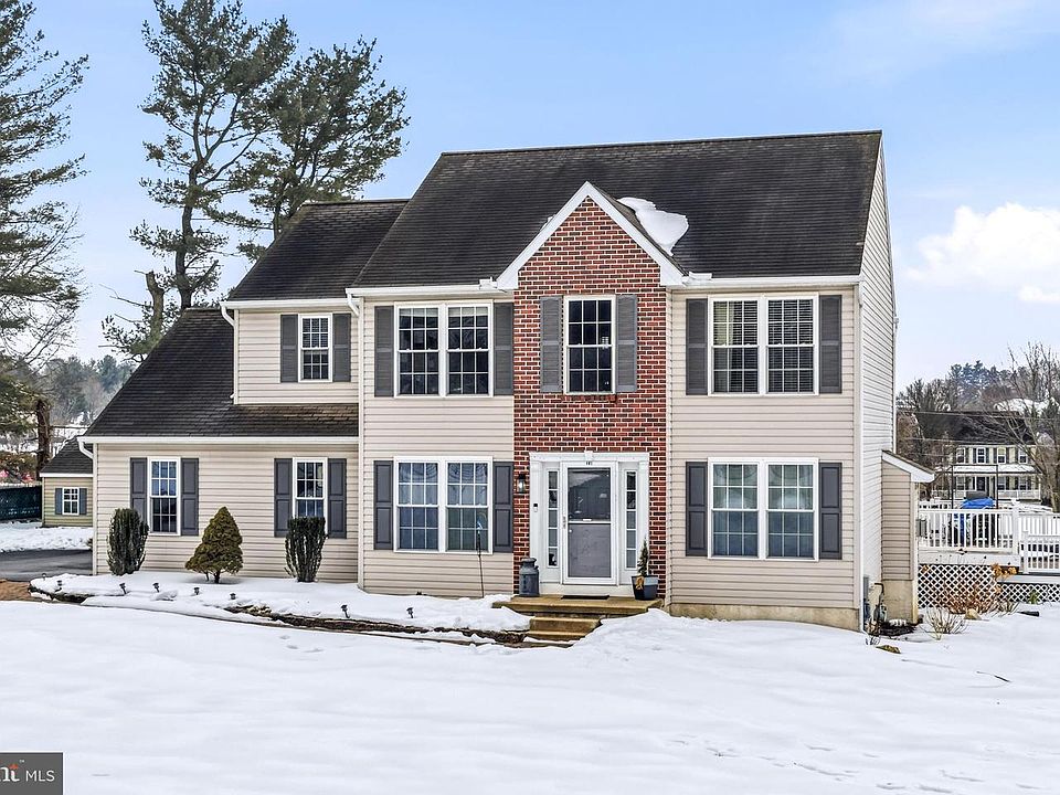 1st image of 401 Ivy Dr