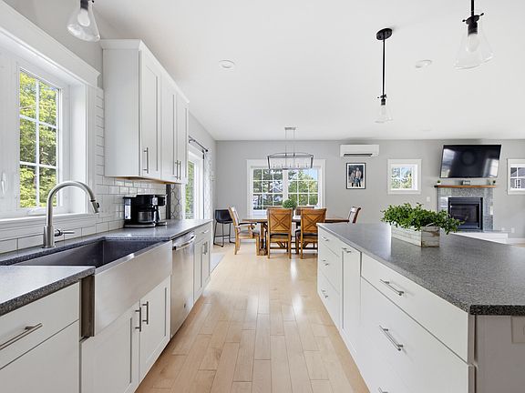 4th image of 110 Berkshire Way