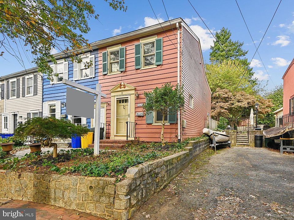1st image of 19 Dean St