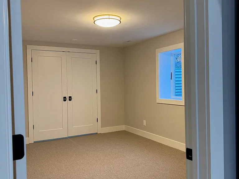Basement Bedroom w/egress window