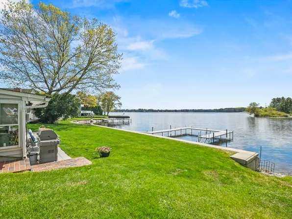8 Fairfield St, Webster, MA 01570
