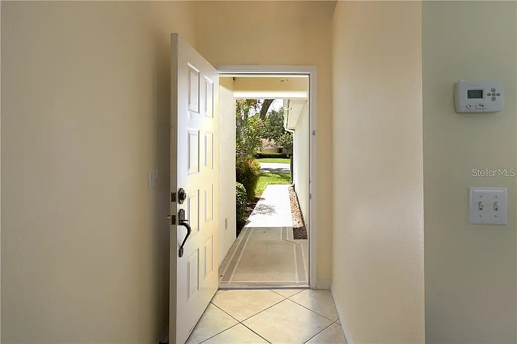 2 bed, 1356 sqft, $1,995 — Photo 2