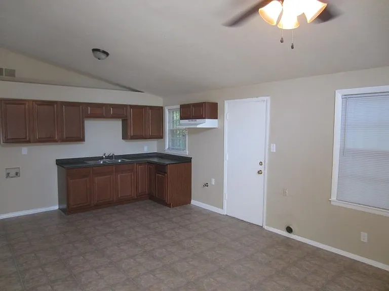 1616 Gowan Dr — Photo 3