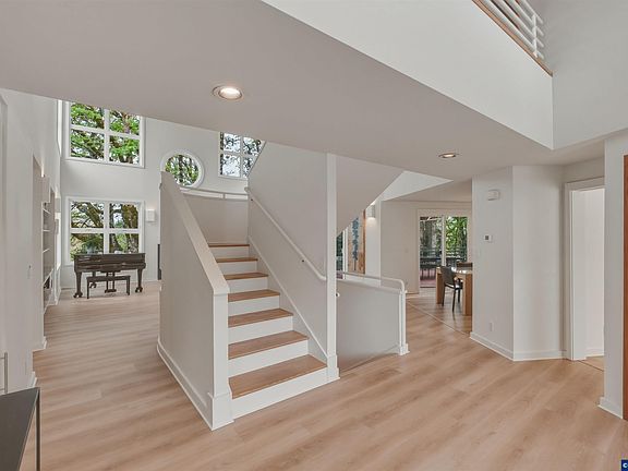 3rd image of 4344 NW Boxwood Dr