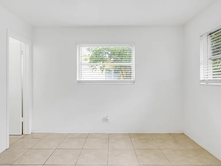 711 SE 15th St #5 — Photo 31