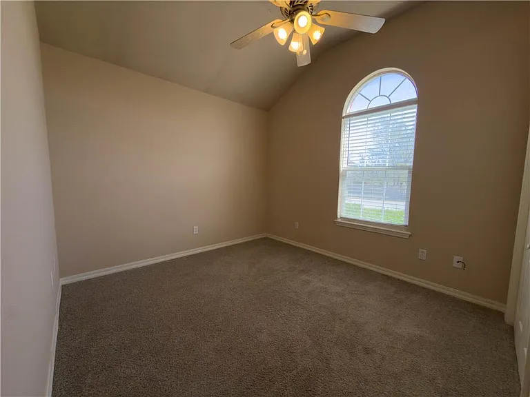 3706 SW Hansom Loop — Photo 8