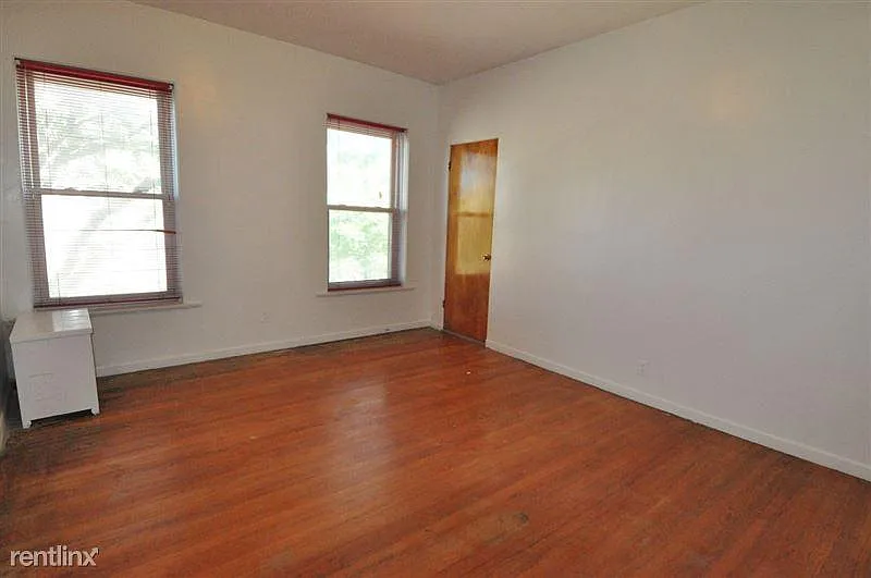 4 bed, 2.5 bath, 3300 sqft, $3,200 — Photo 2
