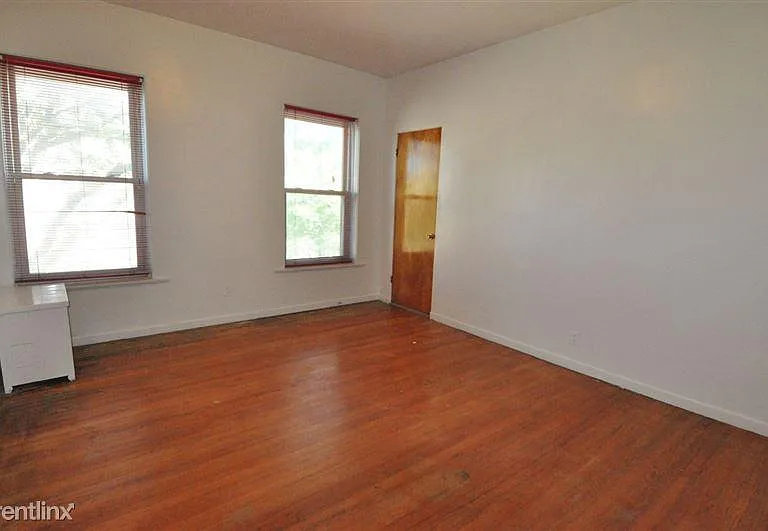 5100 S Greenwood Ave #2 — Photo 2