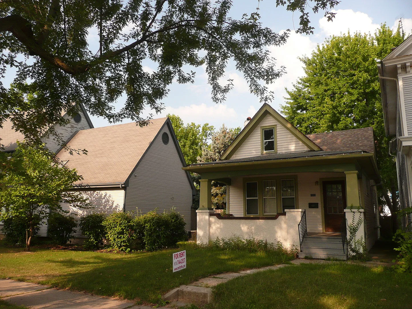 Comfortable one level home in Williams Woodland Historical District — Photo 1