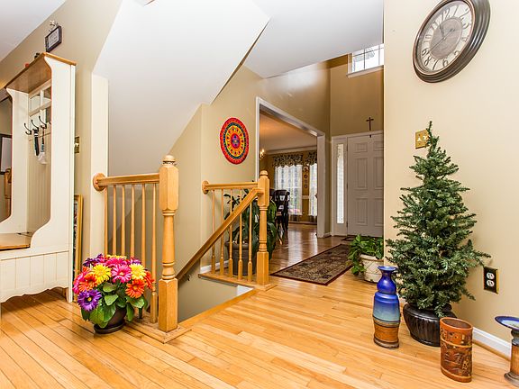 4th image of 18 Sturbridge Ln