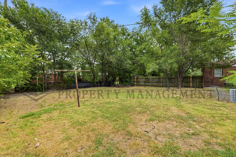2 bed, 1.0 bath, 858 sqft, $1,095 — Photo 4