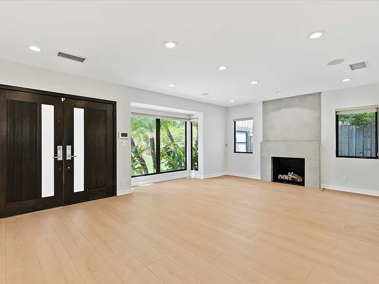 15221 Valley Vista Blvd — Photo 2