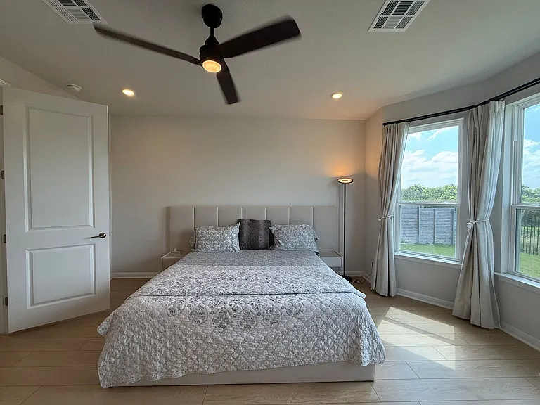 437 Leeward Pass — Photo 14