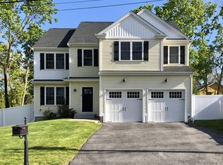 10 Oakridge Ave, Attleboro, MA 02703