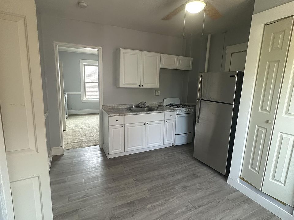 1st image of 2040 Halstead Ave APT 4