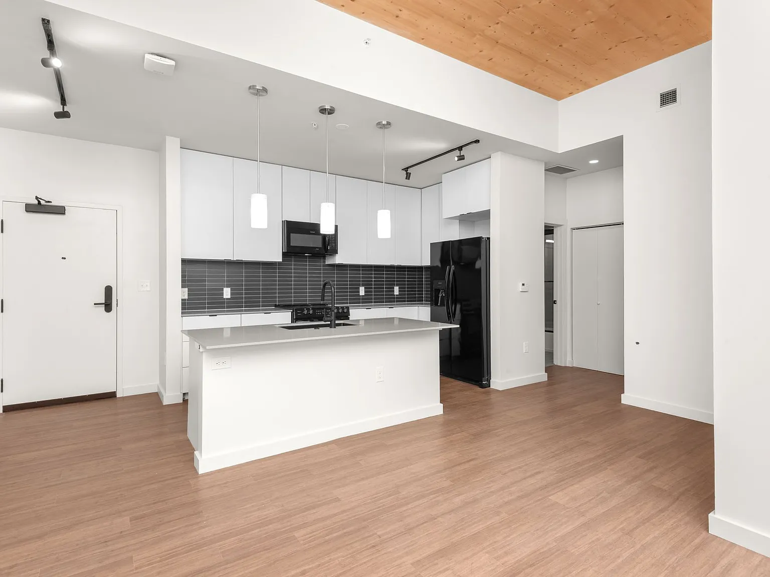 Nova Austin — Photo 2