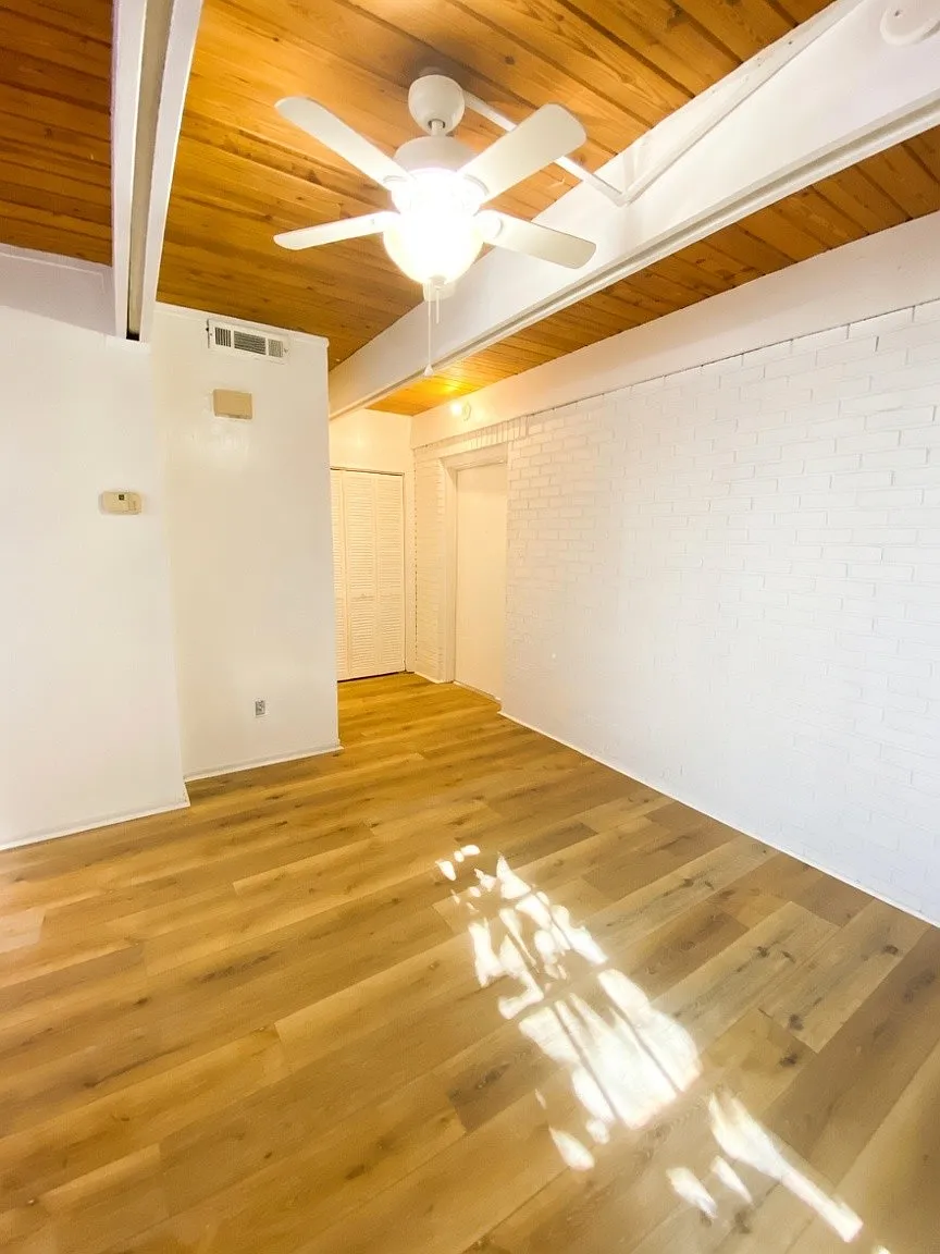 220 Belmont Rd — Photo 4
