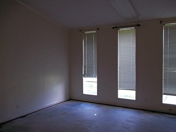 3rd image of 130 E 146th St