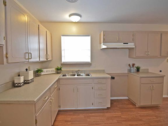 5th image of 1303 Mimosa Ln