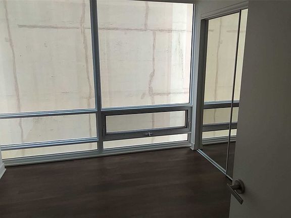 4th image of 15 Grenville St #1105