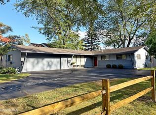 29 Darlyn Dr, Bowling Green, OH 43402