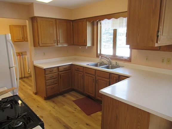 4th image of 305 E Veterans Dr