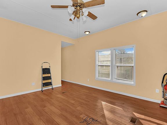 5th image of 428 Bronze Ave