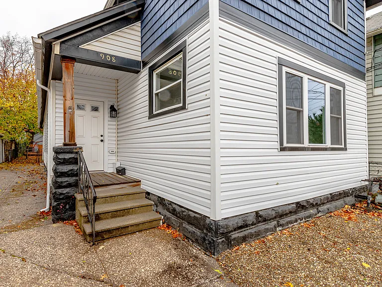 908 Fruit Ave #UP — Photo 3
