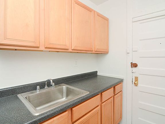 4th image of 3304 W Schubert Ave APT 3H