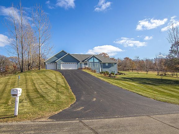 3rd image of 3223 Crimson Dr NW