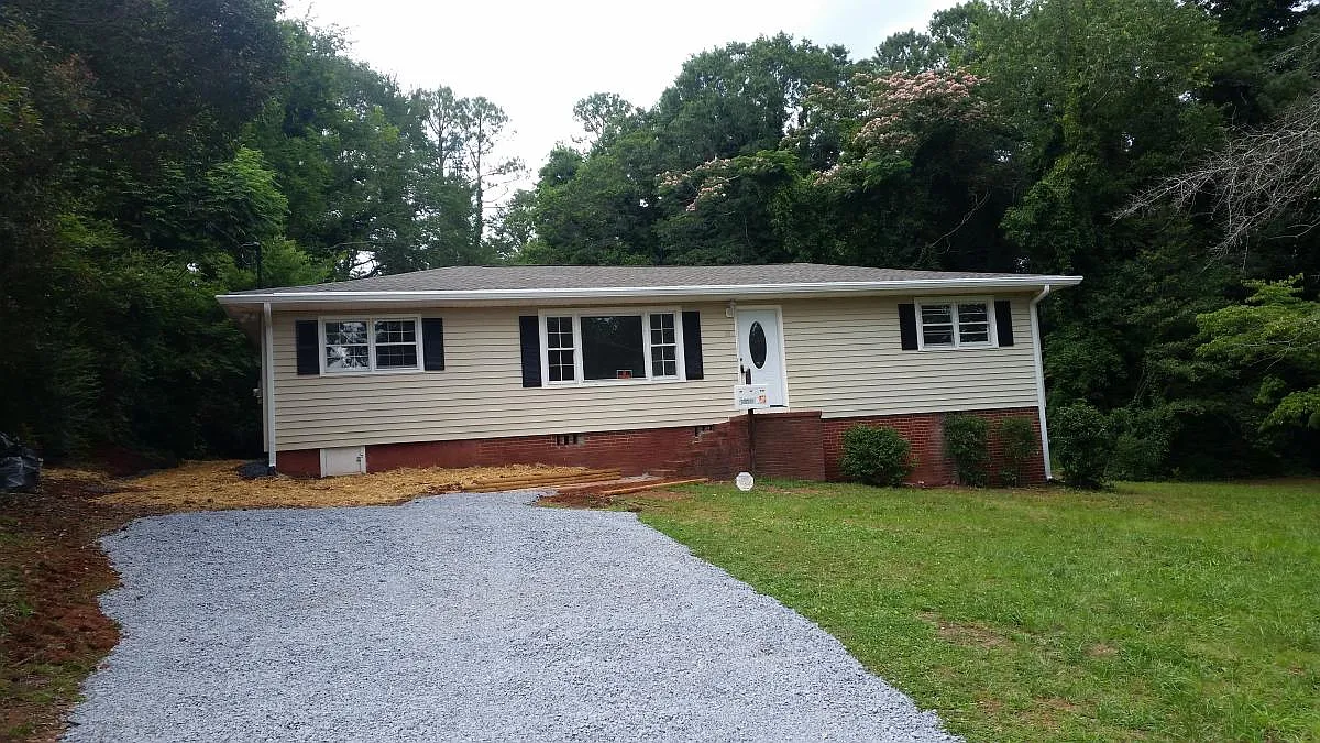 25 Lady Marian Dr NE #House photo 1