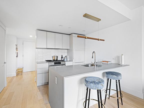 3rd image of 111 Montgomery St #7P