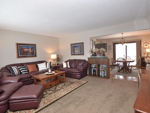 4th image of 803 Hillcrest Dr