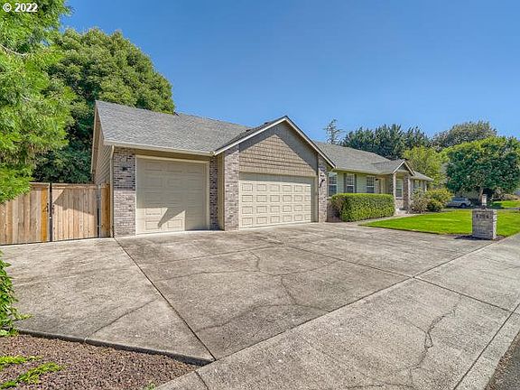 3rd image of 4706 NW 135th St