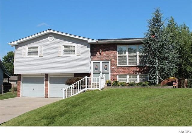 Welcome to 1176 Jere Court in Arnold, MO