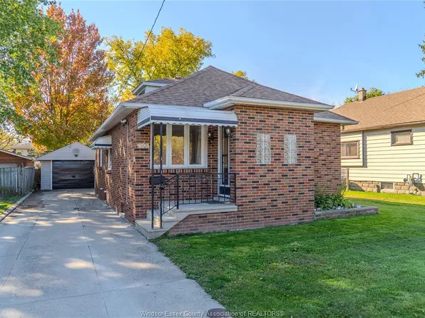 1601 South Cameron Blvd, Windsor, ON N9B 3C8