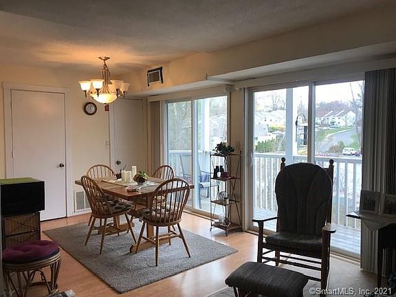 5th image of 77 Brookwood Dr APT B