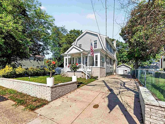 3rd image of 421 Shore Rd