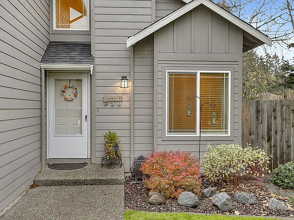 3rd image of 15719 88th Avenue Ct E