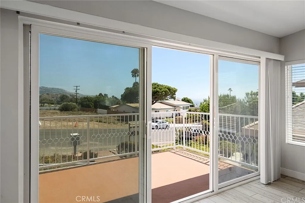 4 bed, 3.5 bath, 1880 sqft, $7,000 — Photo 2