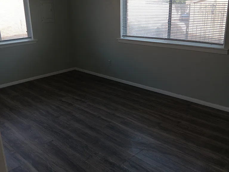 2714 Crestview Dr — Photo 9