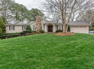 550 Manning Dr, Charlotte, NC 28209