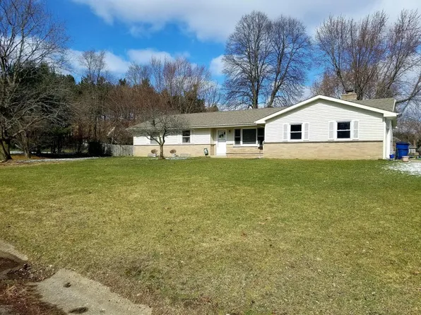 6083 Woodlea Dr, Kalamazoo, MI 49048